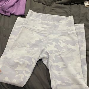Lululemon leggings 23 inseam white camo